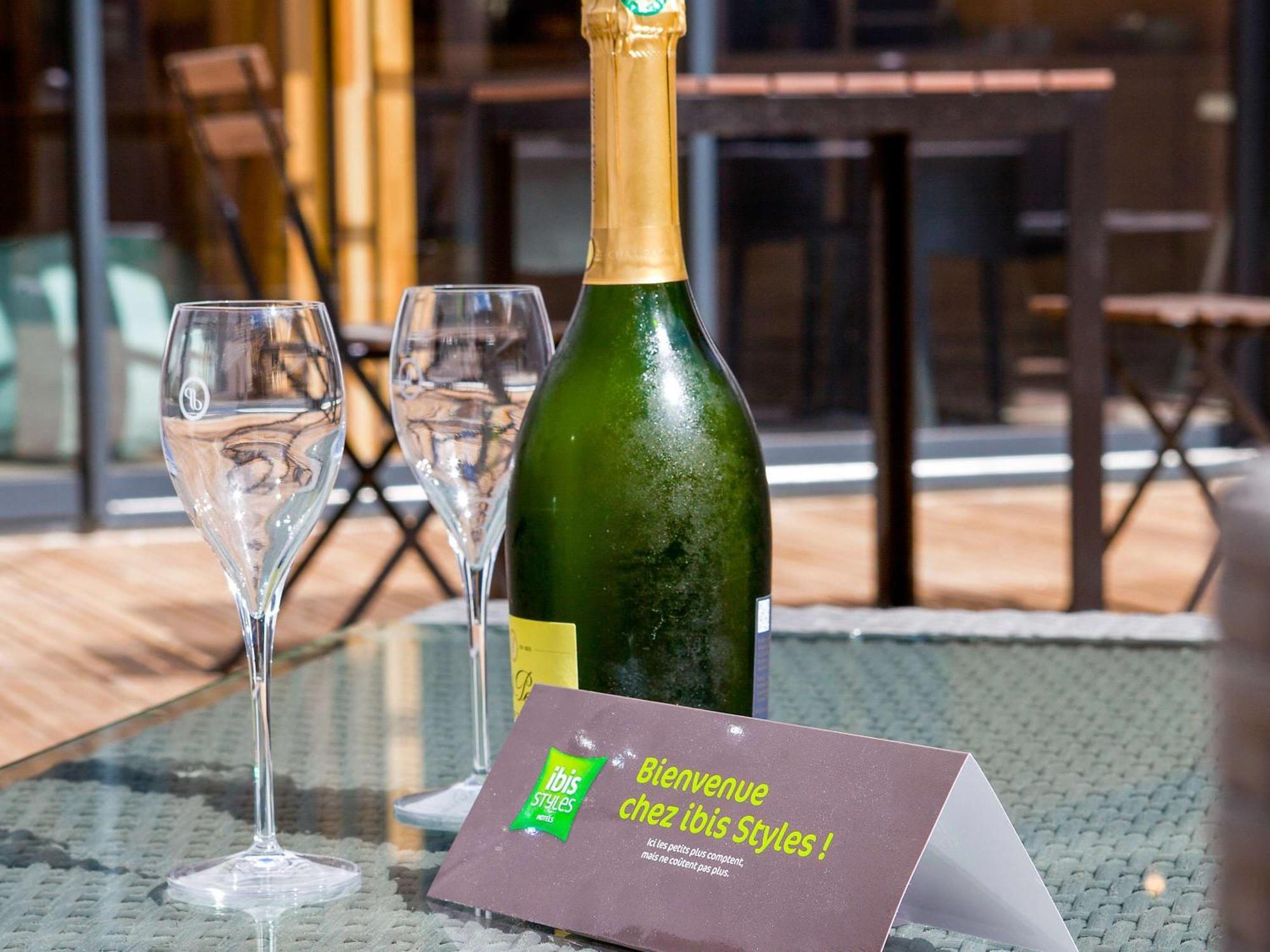 Hotel Ibis Styles Chalons En Champagne Centre Esterno foto