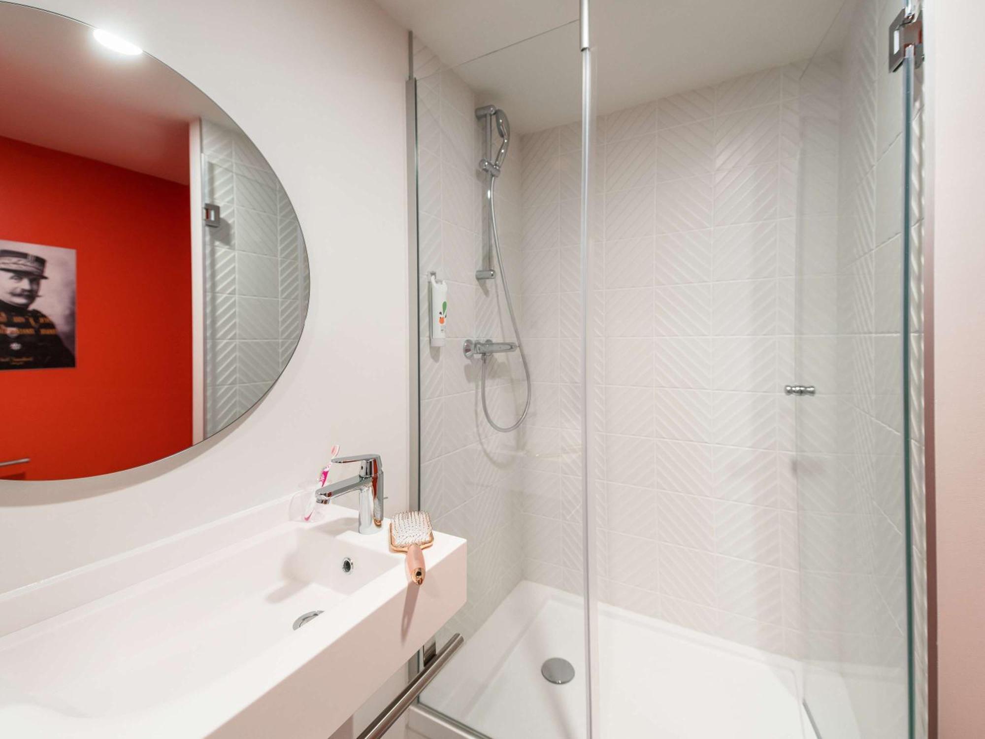 Hotel Ibis Styles Chalons En Champagne Centre Esterno foto