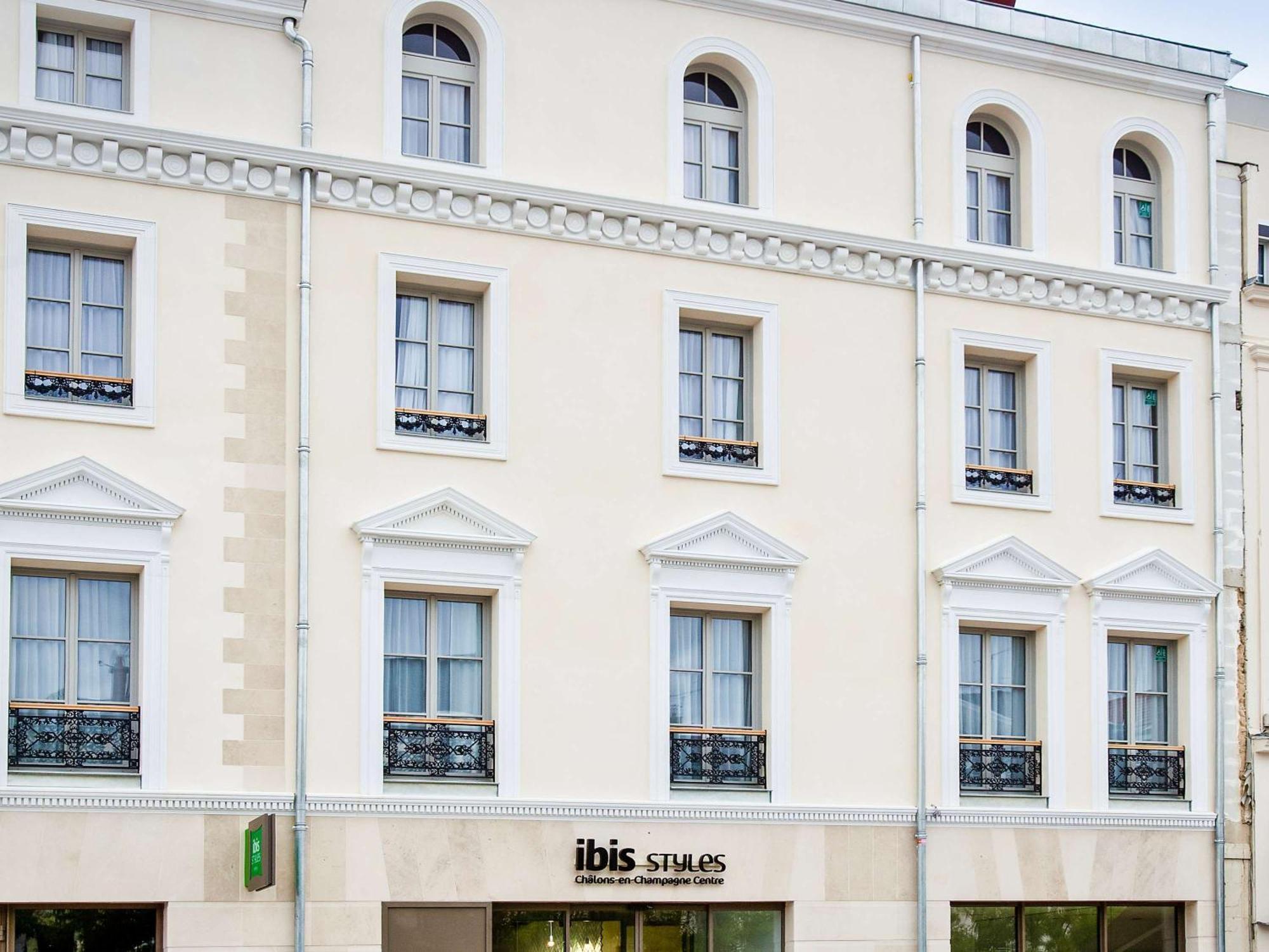 Hotel Ibis Styles Chalons En Champagne Centre Esterno foto
