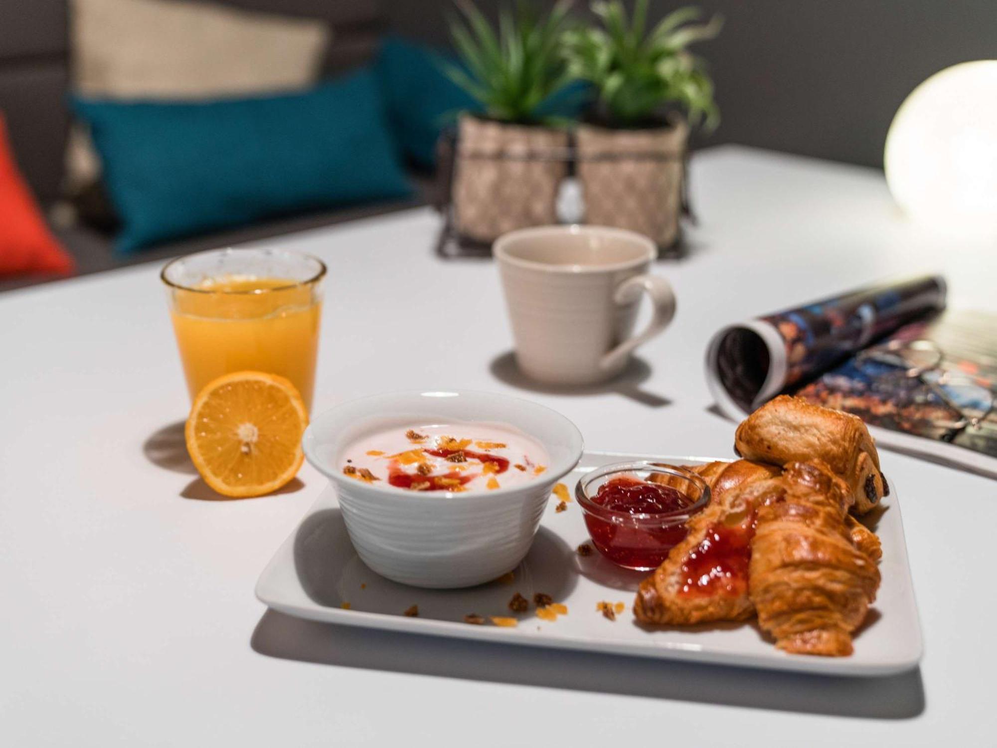 Hotel Ibis Styles Chalons En Champagne Centre Esterno foto